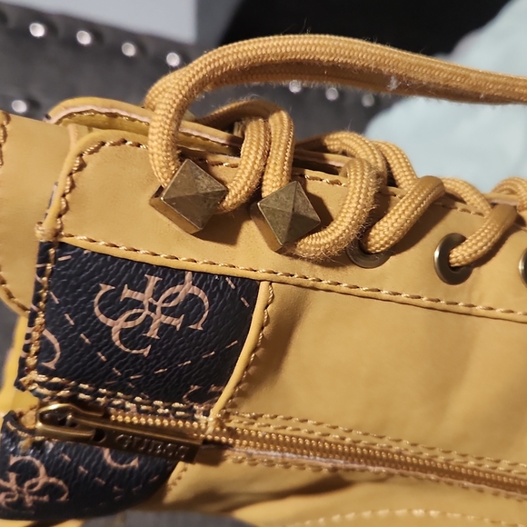 Guess heeled platform boots - Picture 5 of 7